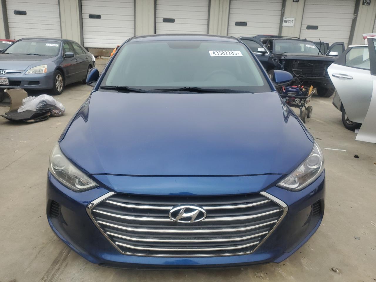 2017 Hyundai Elantra - Image 5