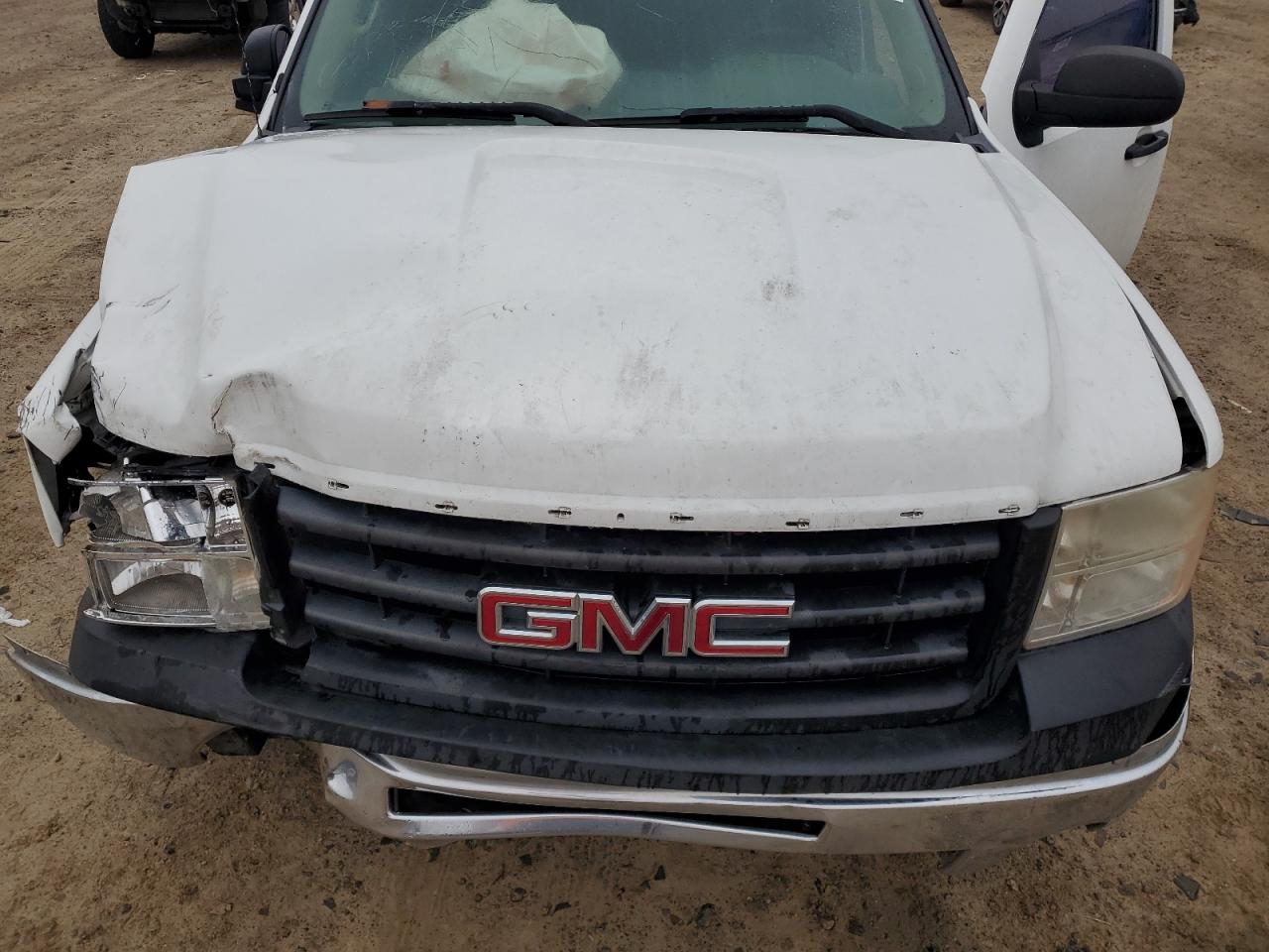 2011 GMC Sierra - Image 11