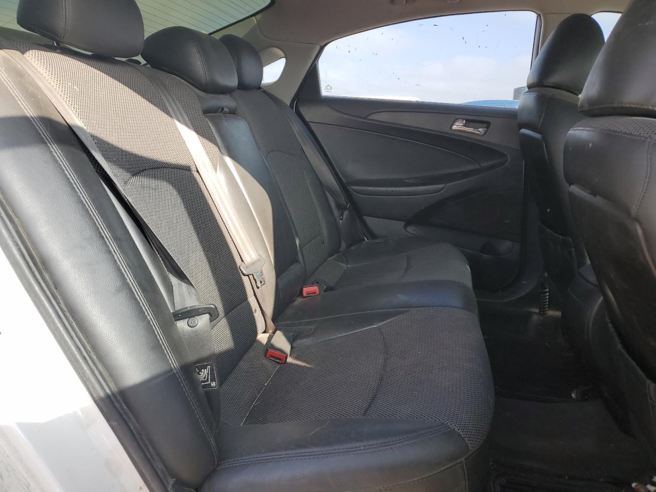 2012 Hyundai Sonata - Image 10