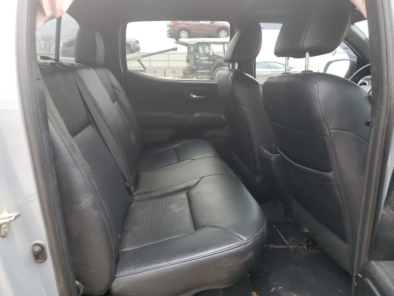 2019 Toyota Tacoma - Image 10
