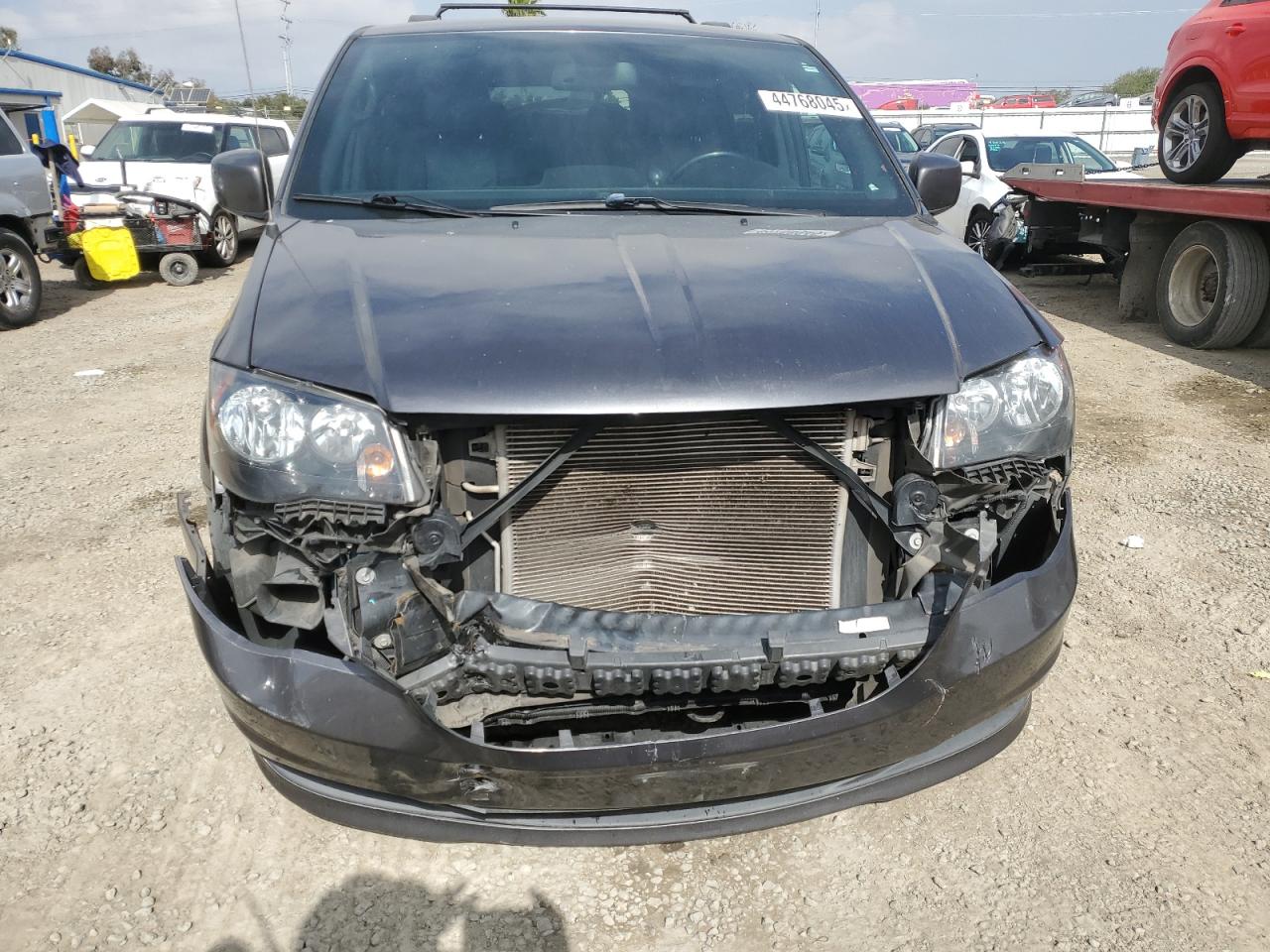2018 Dodge Caravan - Image 5