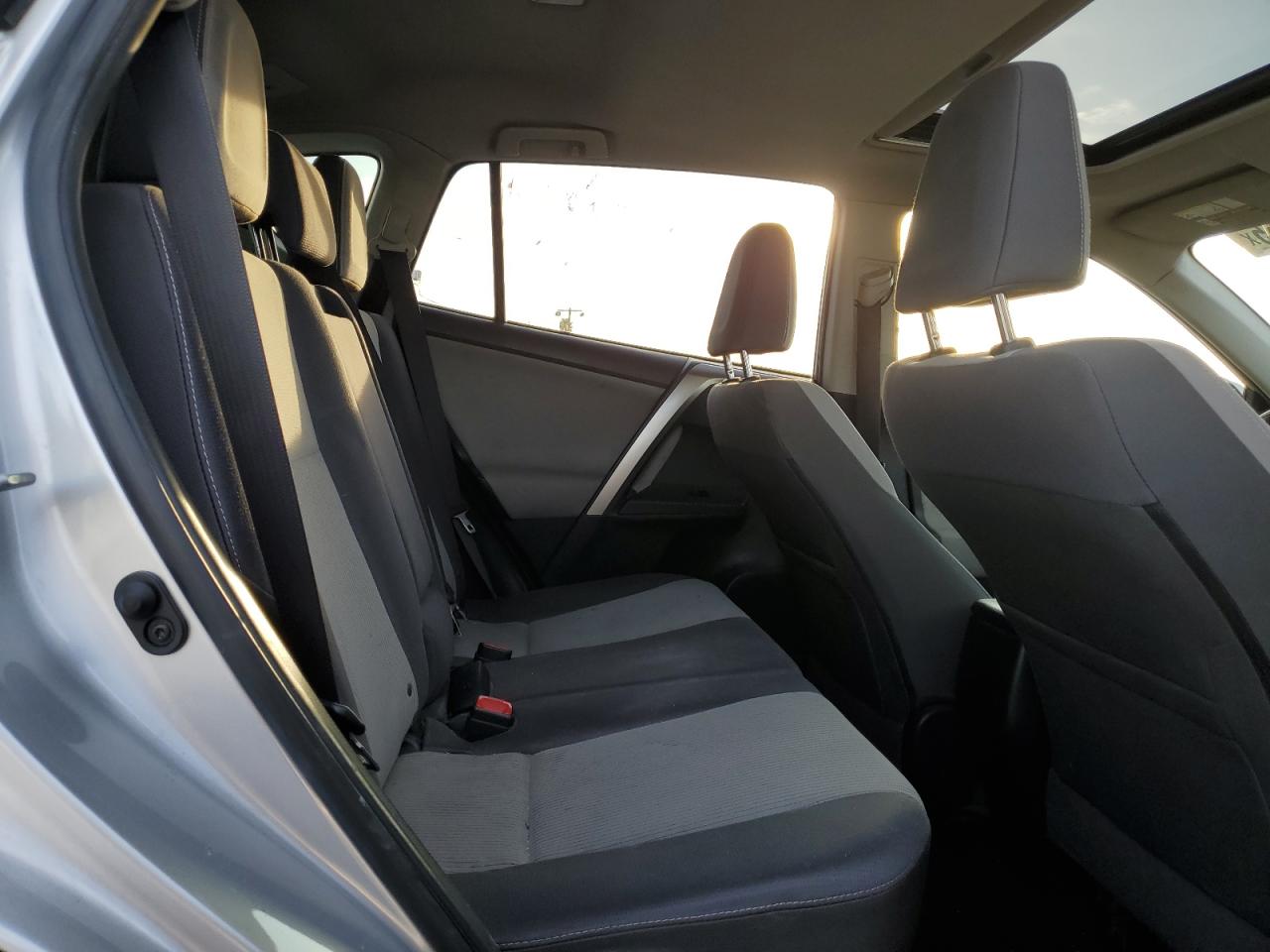 2015 Toyota RAV 4 - Image 11