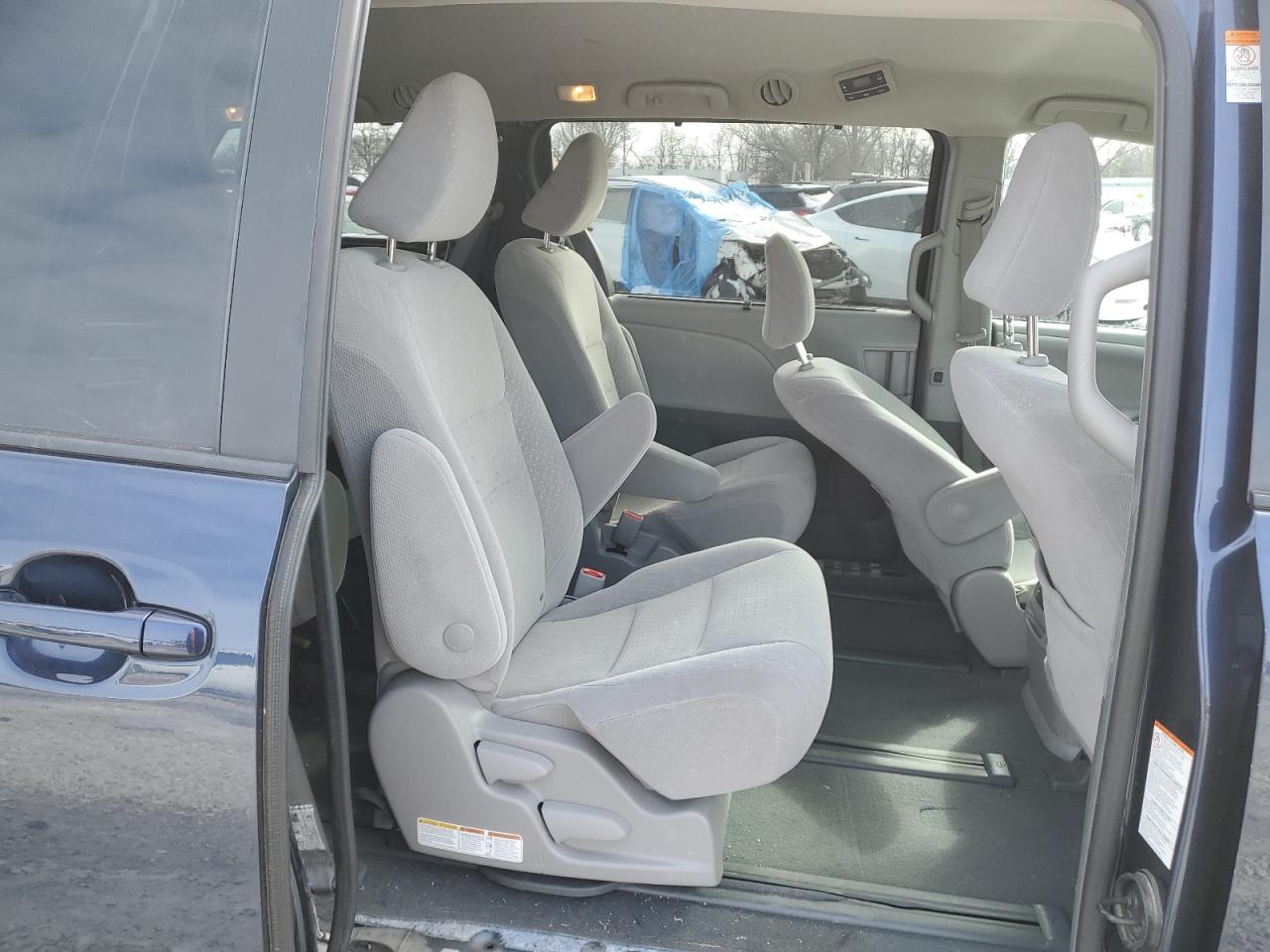 2019 Toyota Sienna - Image 11