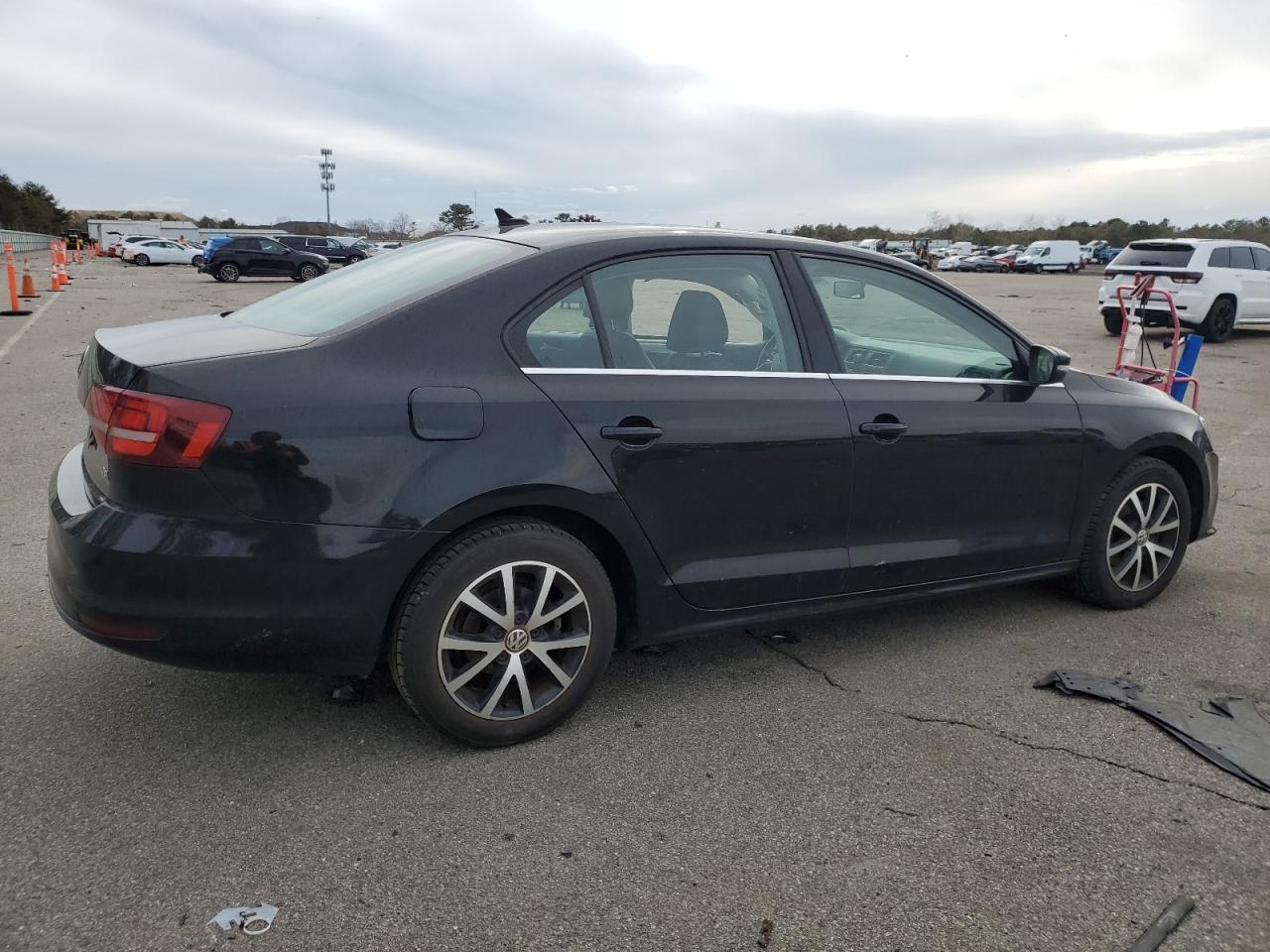 2017 Volkswagen Jetta - Image 3