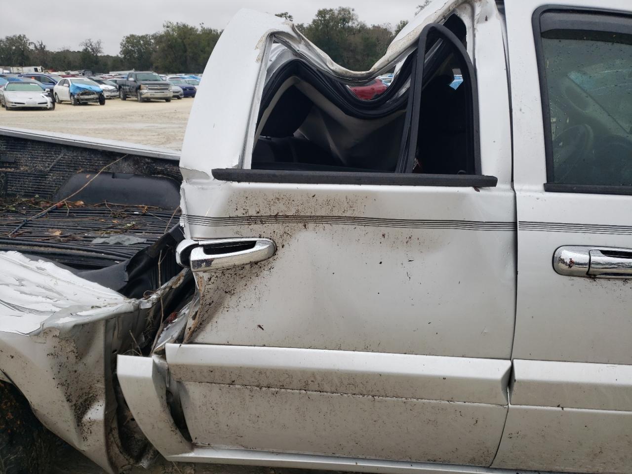 2007 Mitsubishi Raider - Image 10