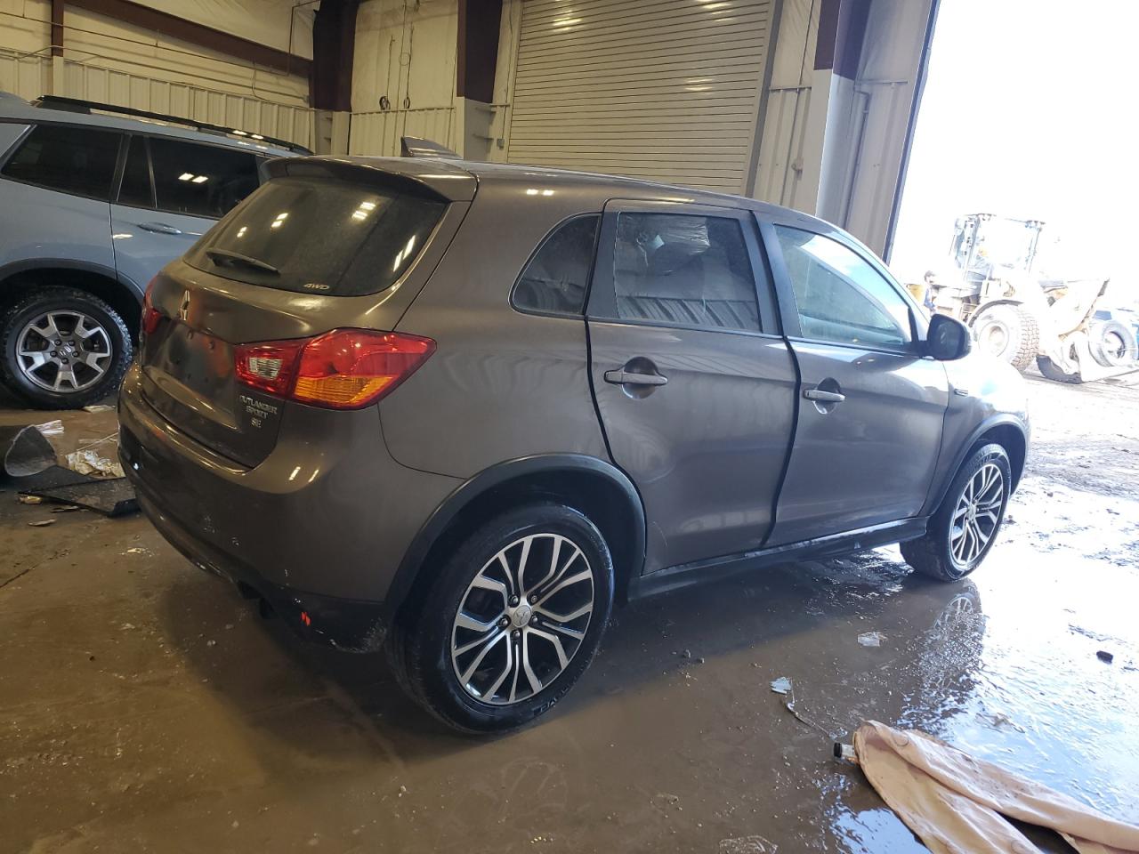 2017 Mitsubishi Outlander - Image 3