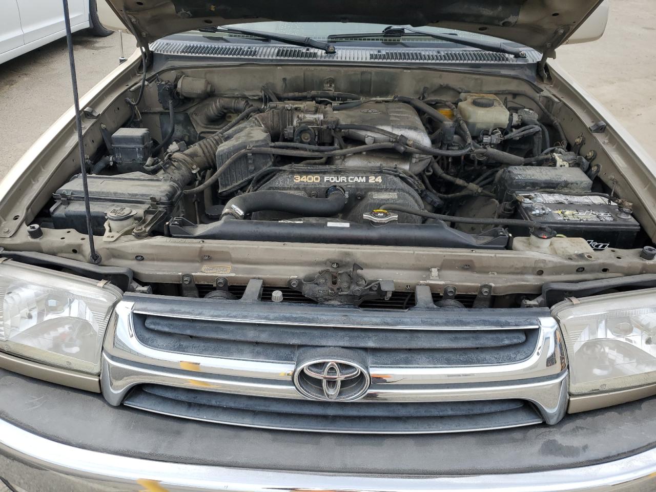 2002 Toyota 4Runner - Image 12