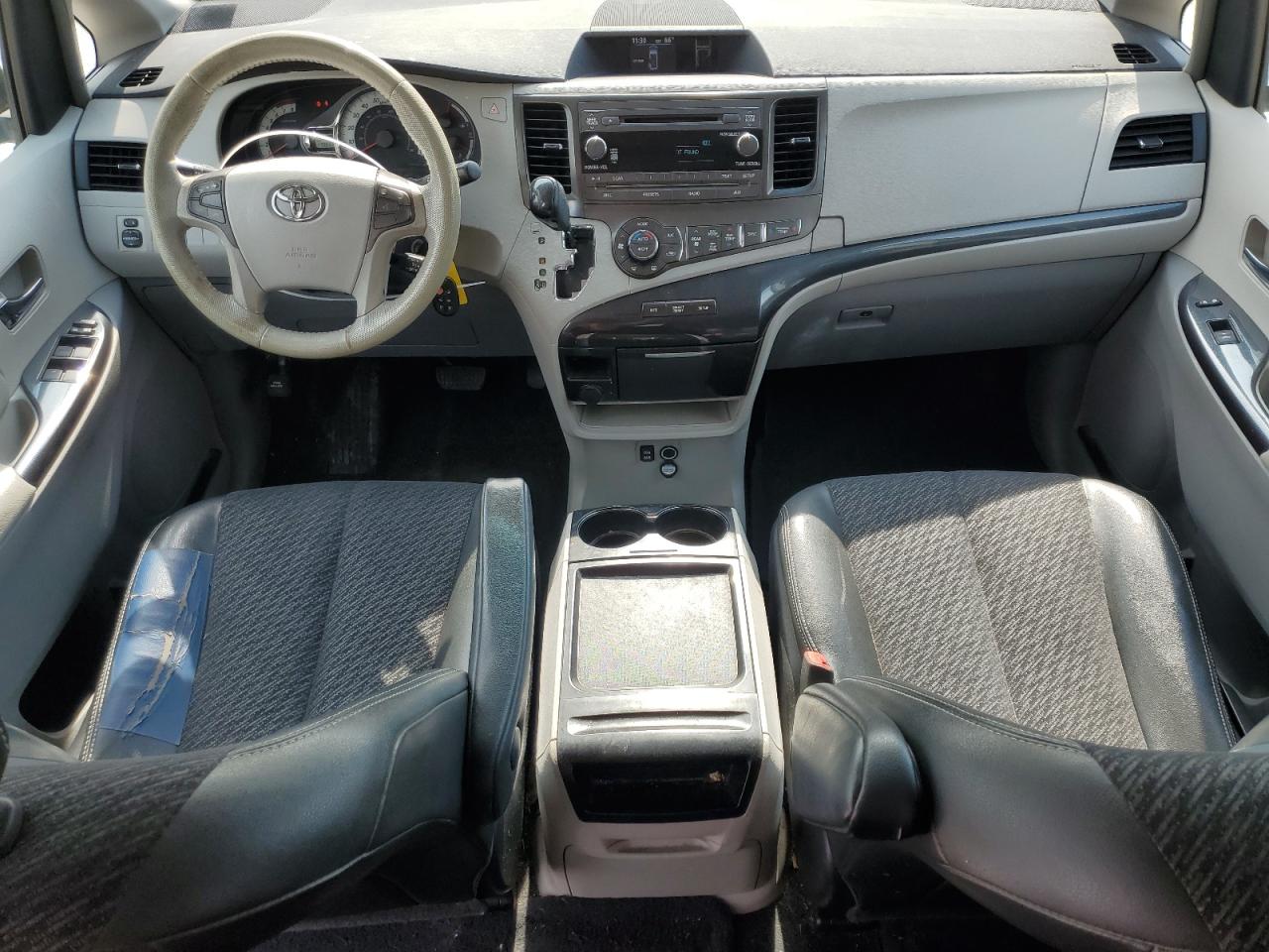 2011 Toyota Sienna - Image 8