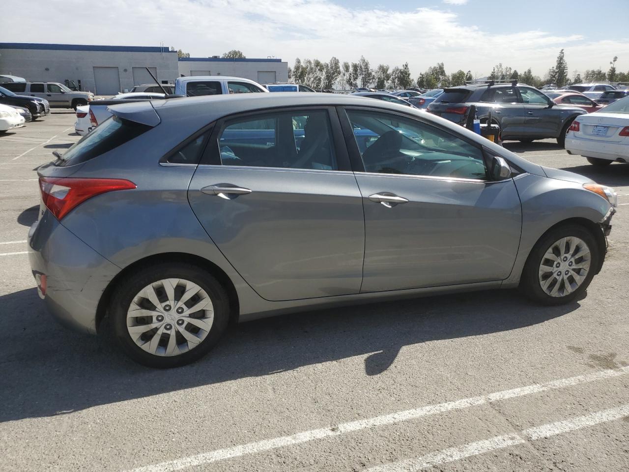 2017 Hyundai Elantra - Image 3
