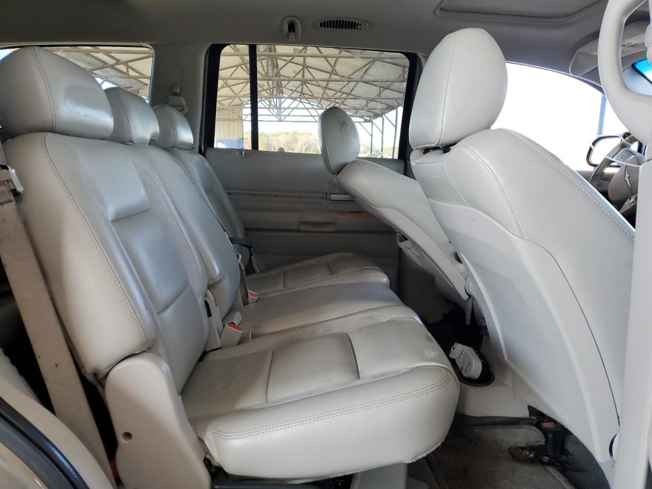 2007 Chrysler Aspen - Image 11
