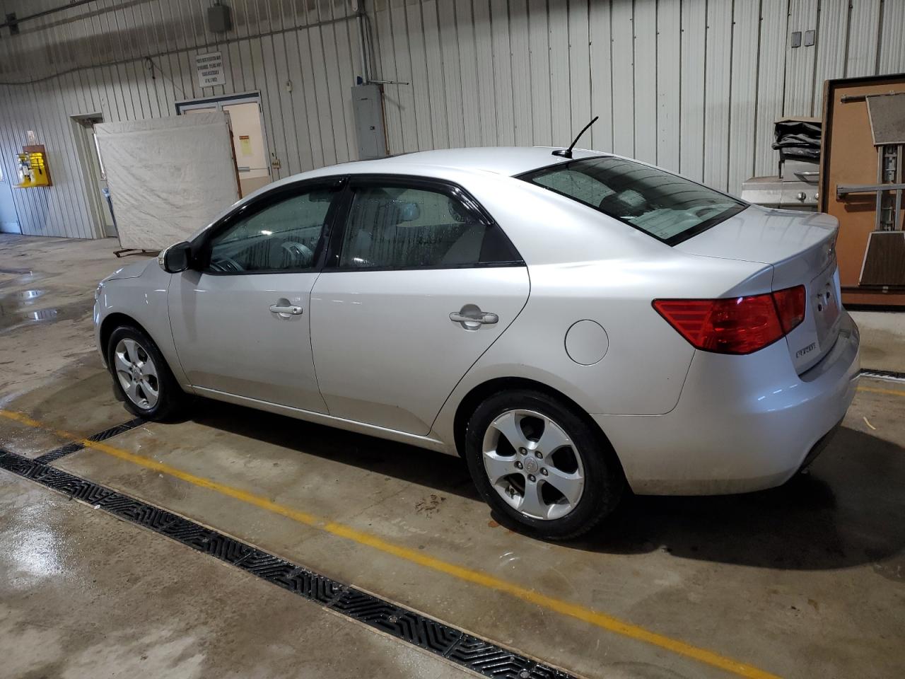 2010 Kia Forte - Image 2