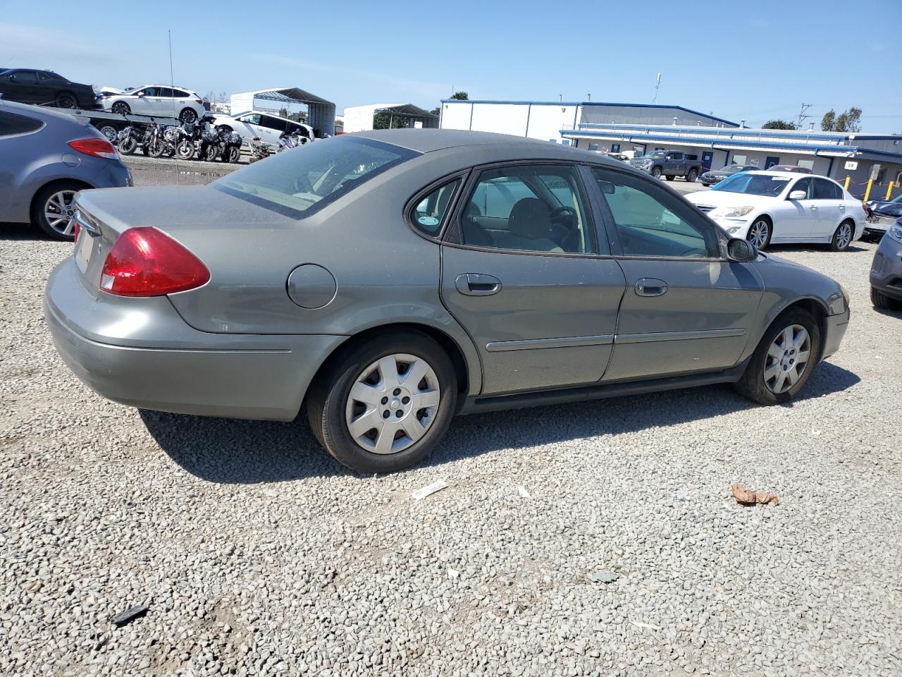 2003 Ford Taurus - Image 3