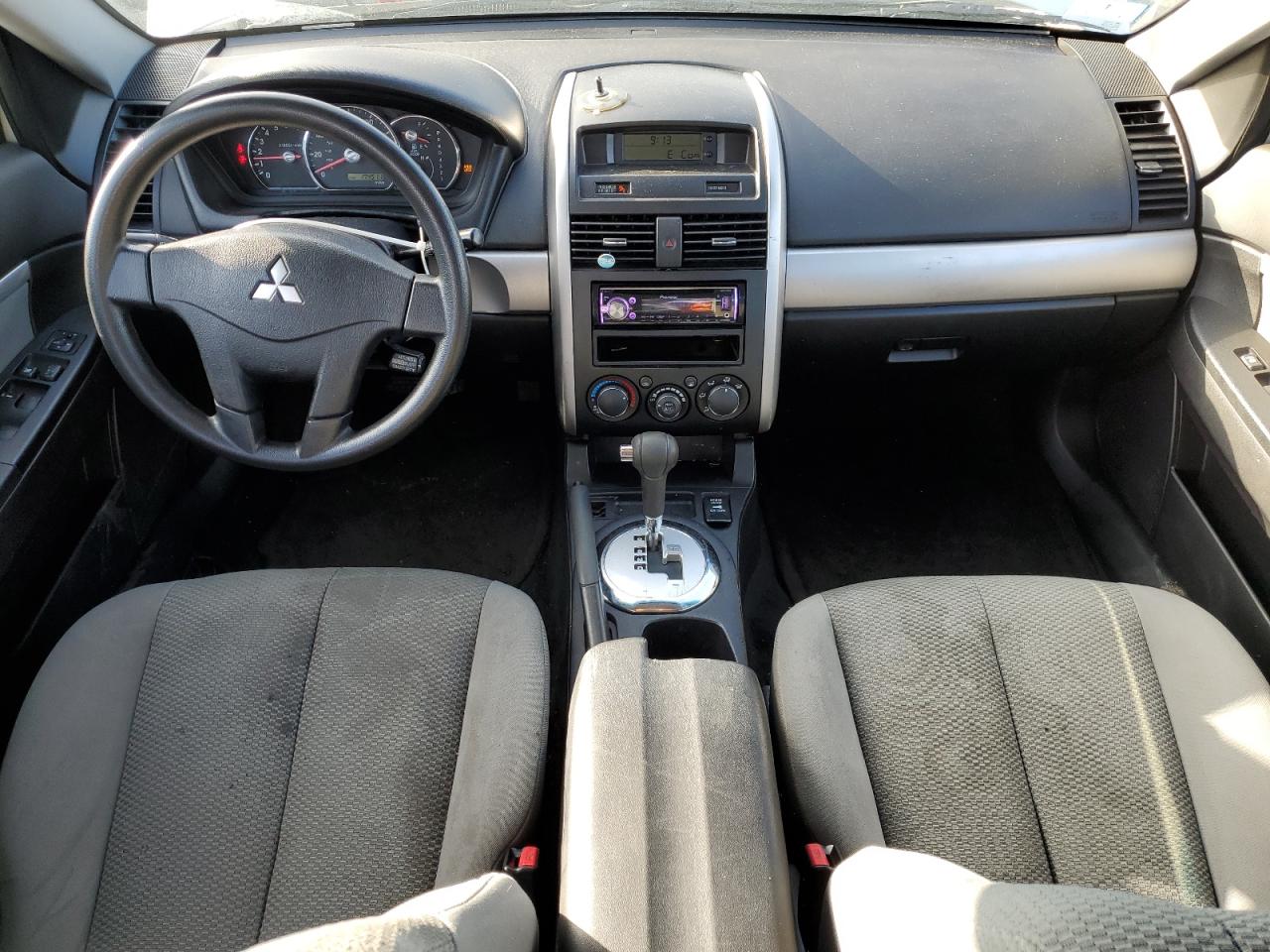 2007 Mitsubishi Galant - Image 8