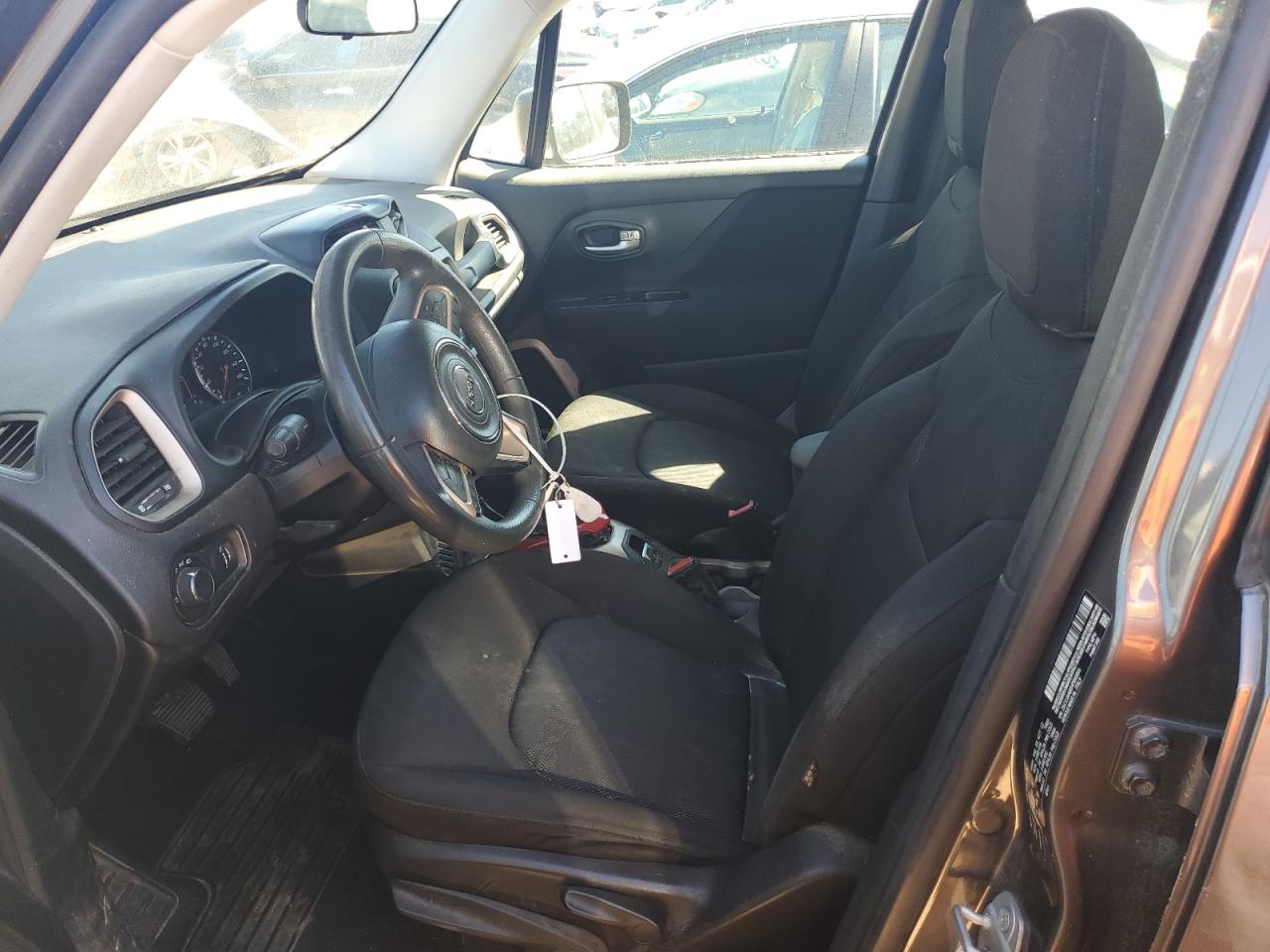 2017 Jeep Renegade - Image 7