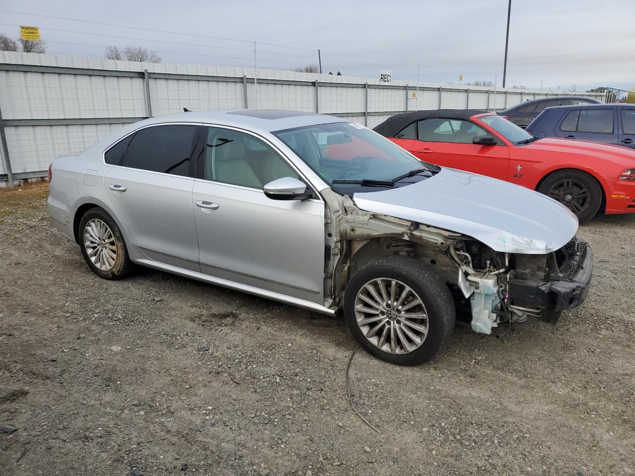 2017 Volkswagen Passat - Image 4