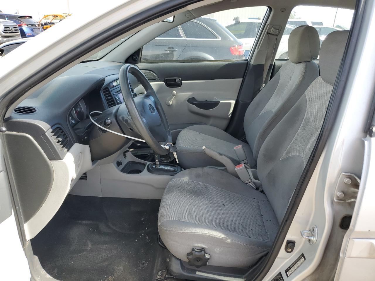 2009 Hyundai Accent - Image 7
