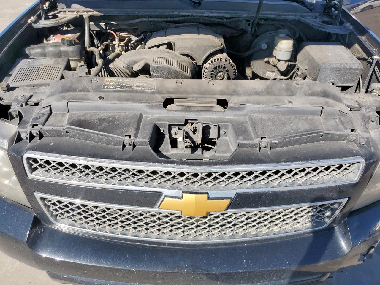 2009 Chevrolet Suburban - Image 12
