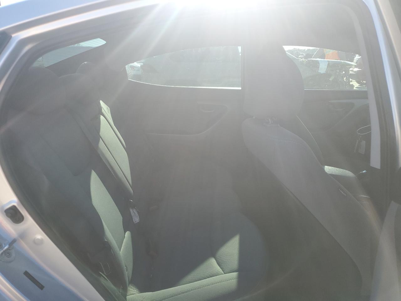 2015 Hyundai Elantra - Image 10