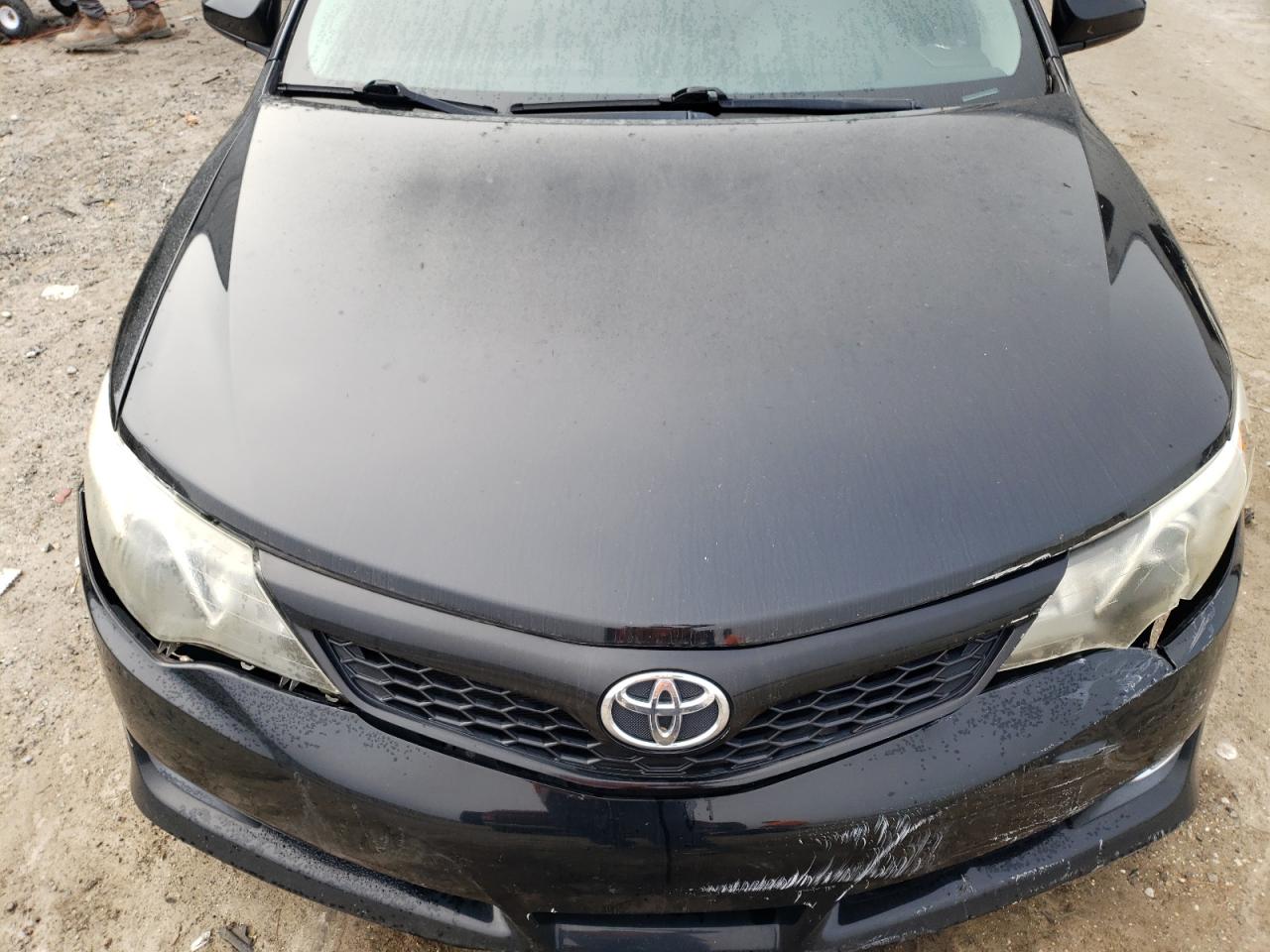 2014 Toyota Camry - Image 13