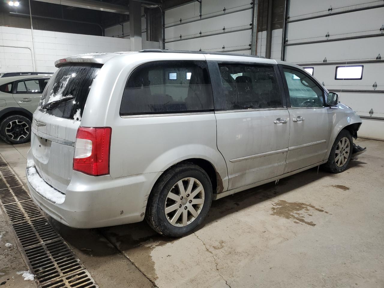 2011 Chrysler Town & Country - Image 3