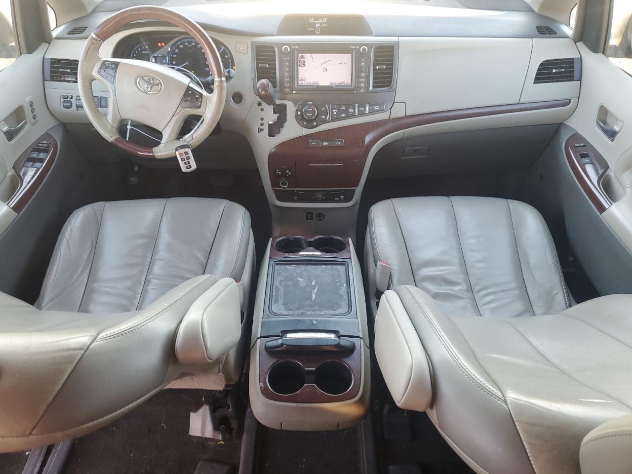 2014 Toyota Sienna - Image 8