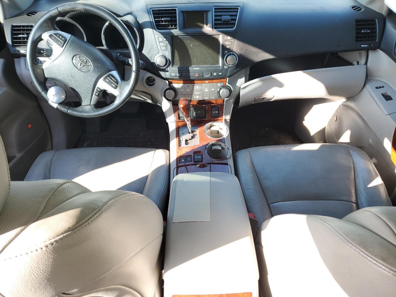 2012 Toyota Highlander - Image 8