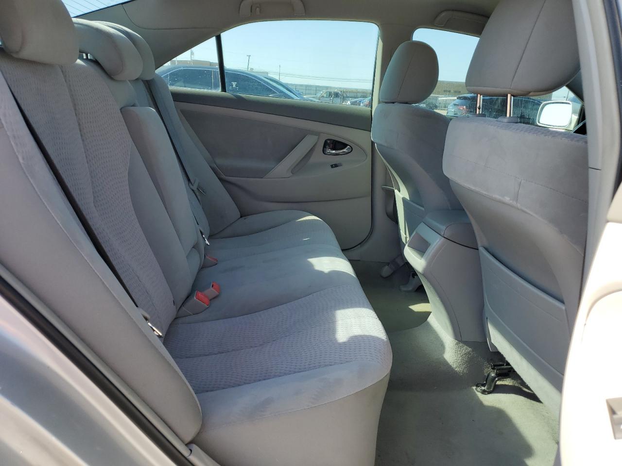 2011 Toyota Camry - Image 10
