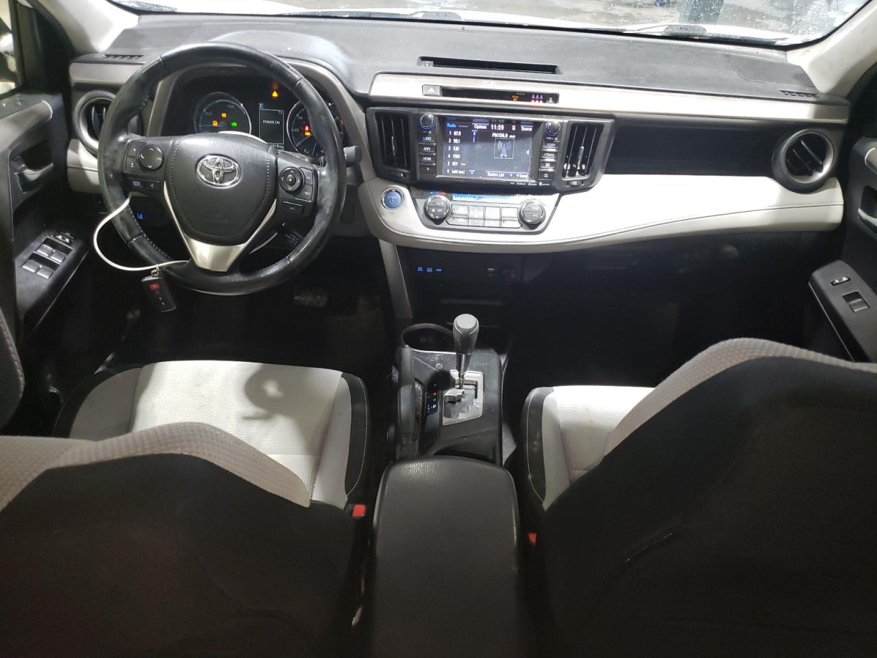 2017 Toyota RAV 4 - Image 8