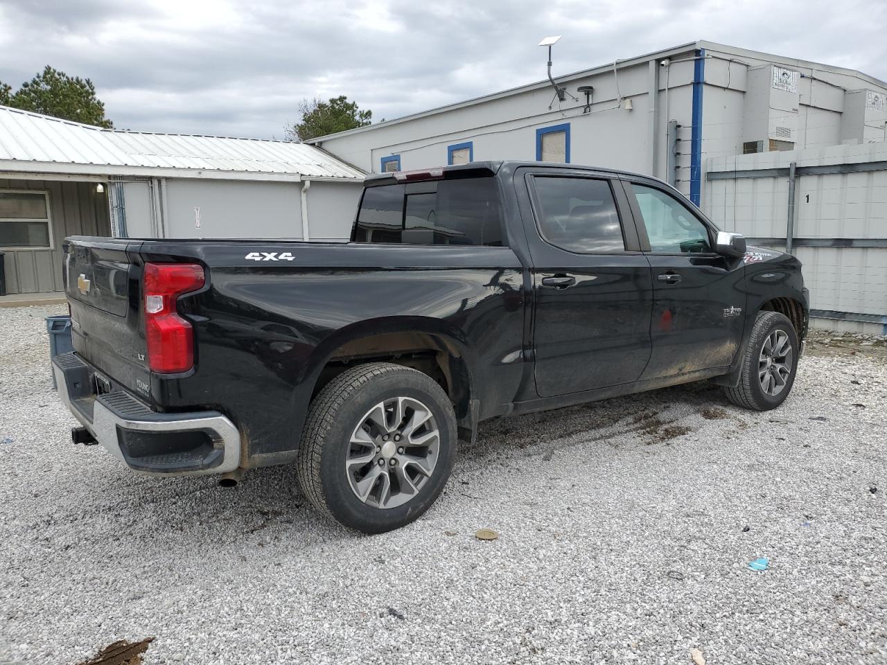 2021 Chevrolet Silverado - Image 3