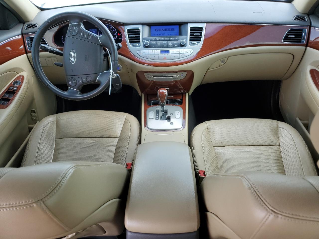 2013 Hyundai Genesis - Image 8