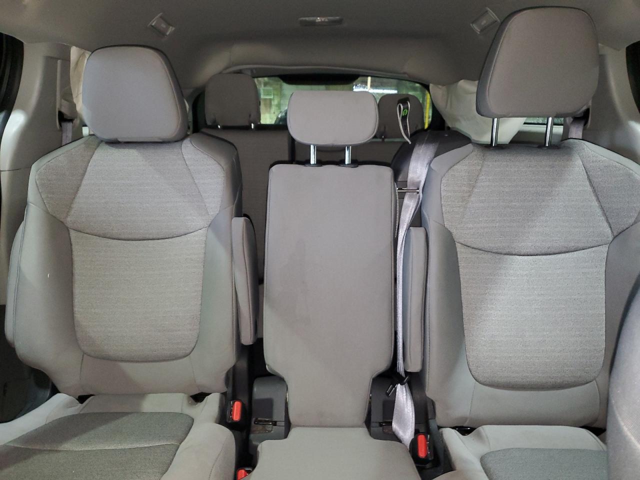 2022 Toyota Sienna - Image 10