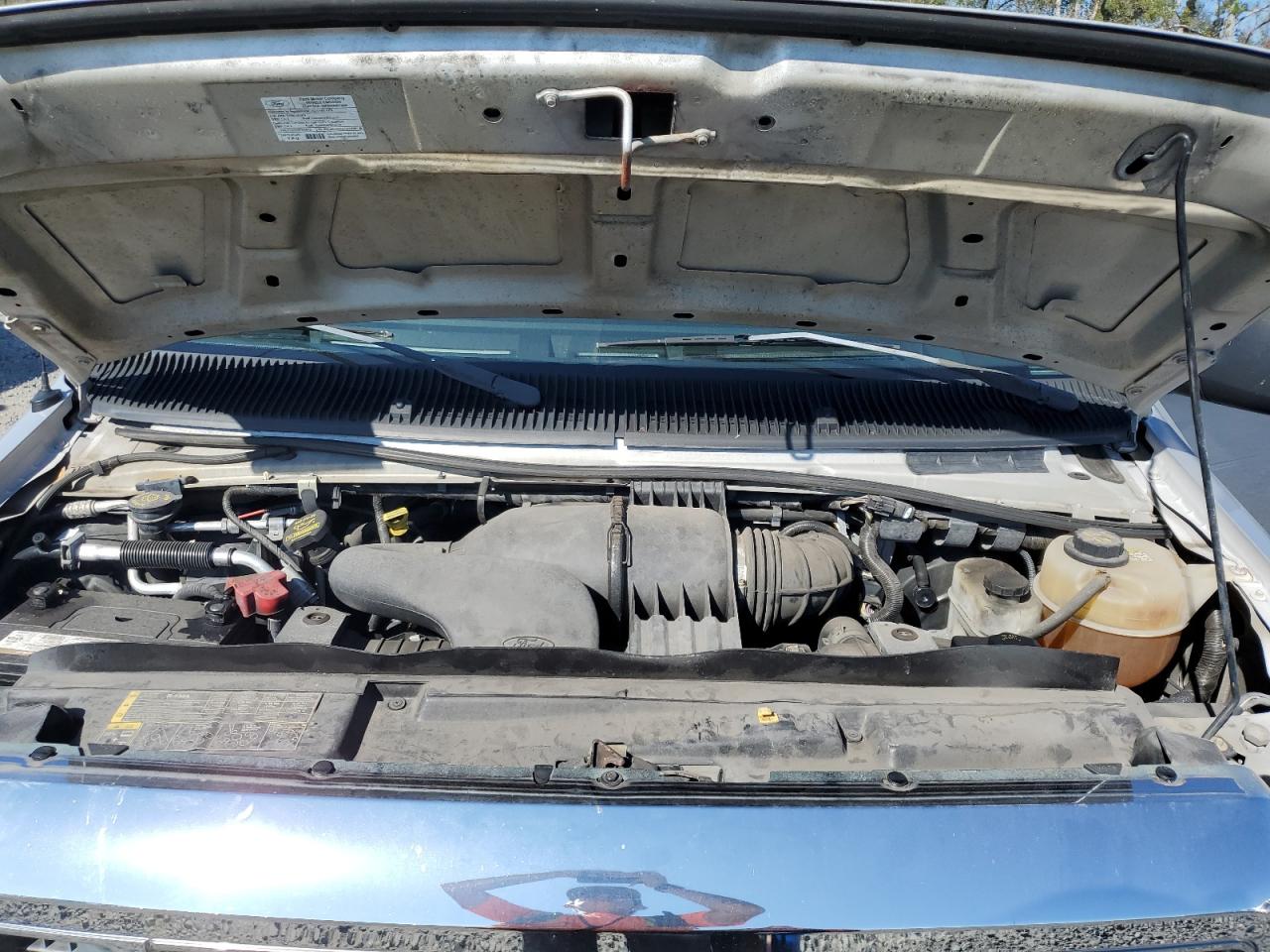 2010 Ford Econoline - Image 12