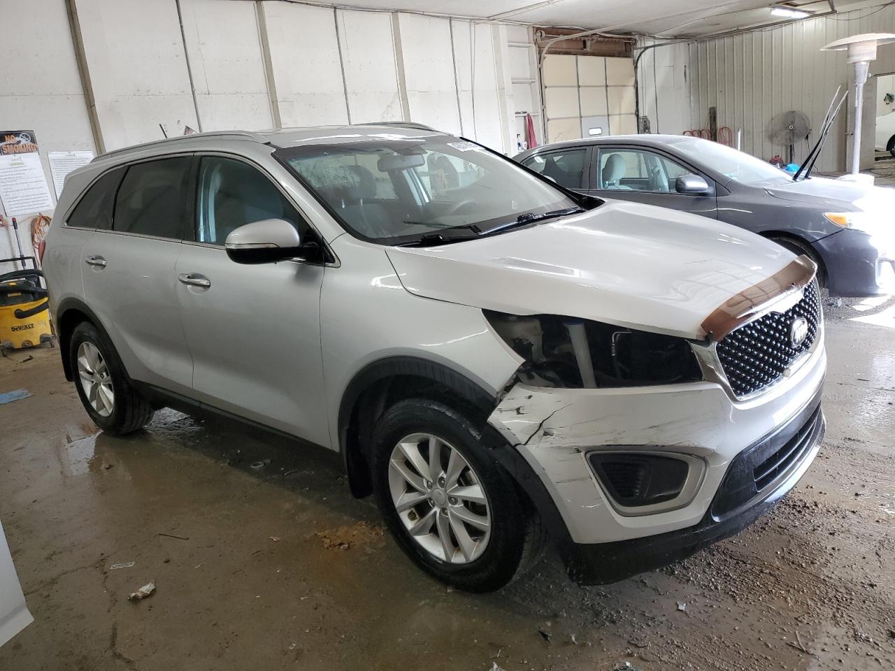2017 Kia Sorento - Image 4