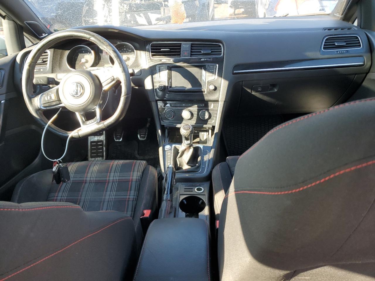 2015 Volkswagen GTI - Image 8