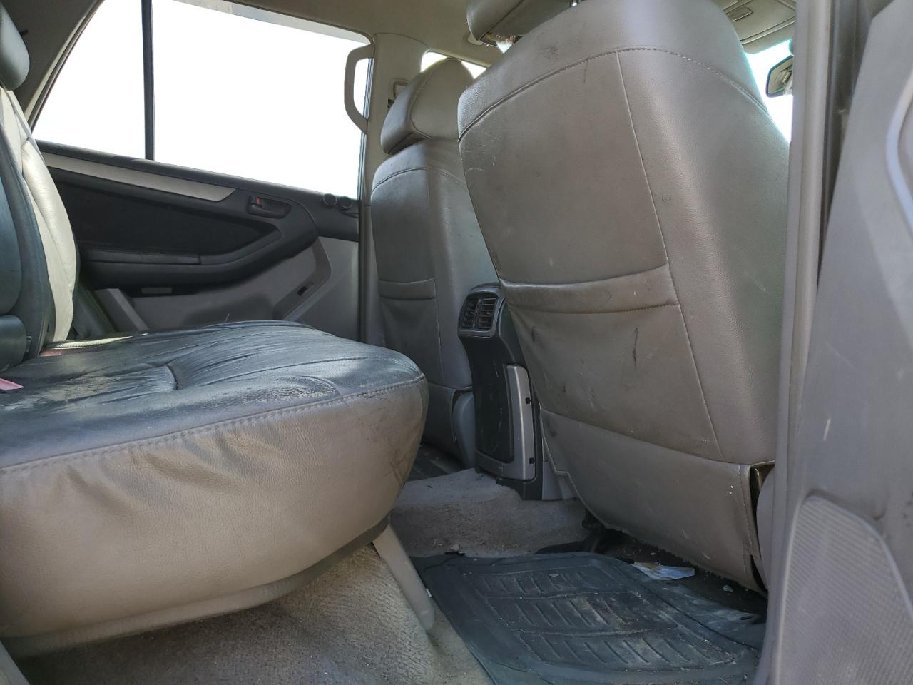 2004 Toyota 4Runner - Image 11