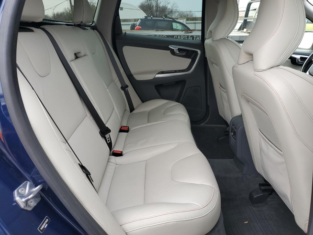 2015 Volvo XC60 - Image 11