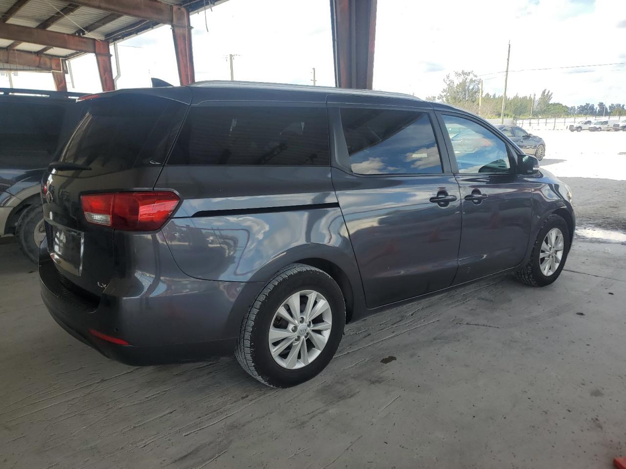 2016 Kia Sedona - Image 3