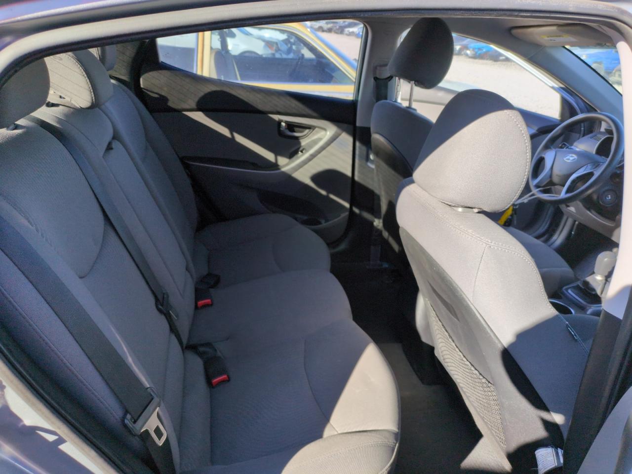 2016 Hyundai Elantra - Image 10