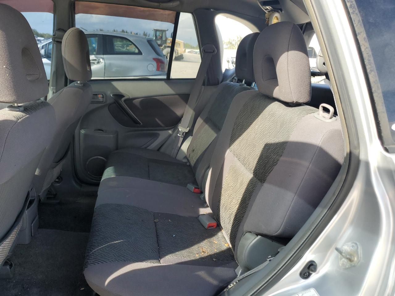 2003 Toyota RAV 4 - Image 10