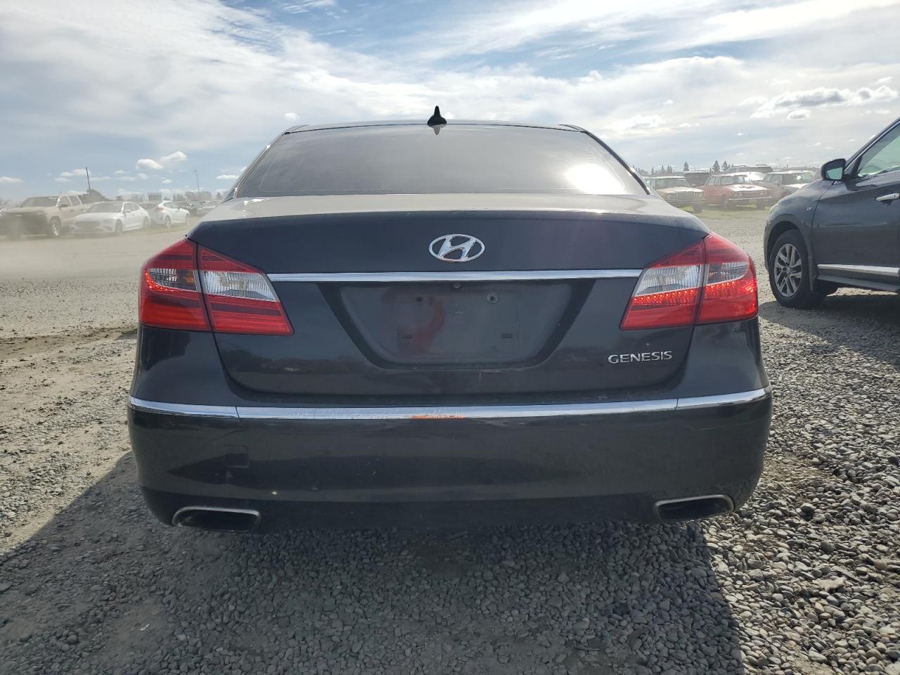 2013 Hyundai Genesis - Image 6