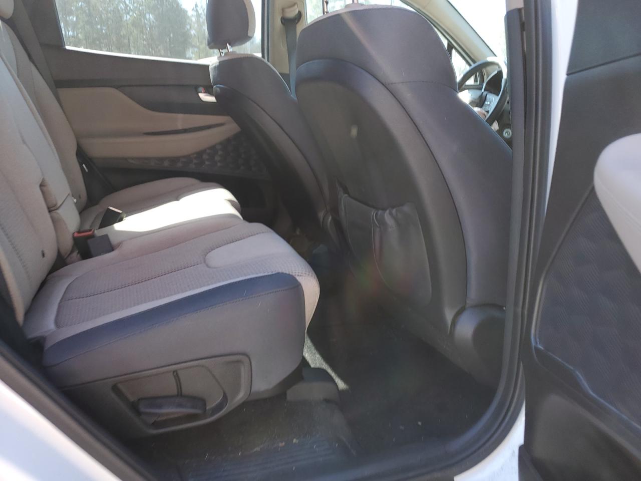 2019 Hyundai Santa Fe - Image 11