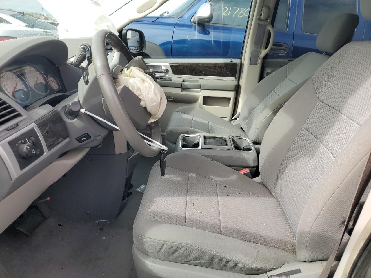 2010 Dodge Caravan - Image 7