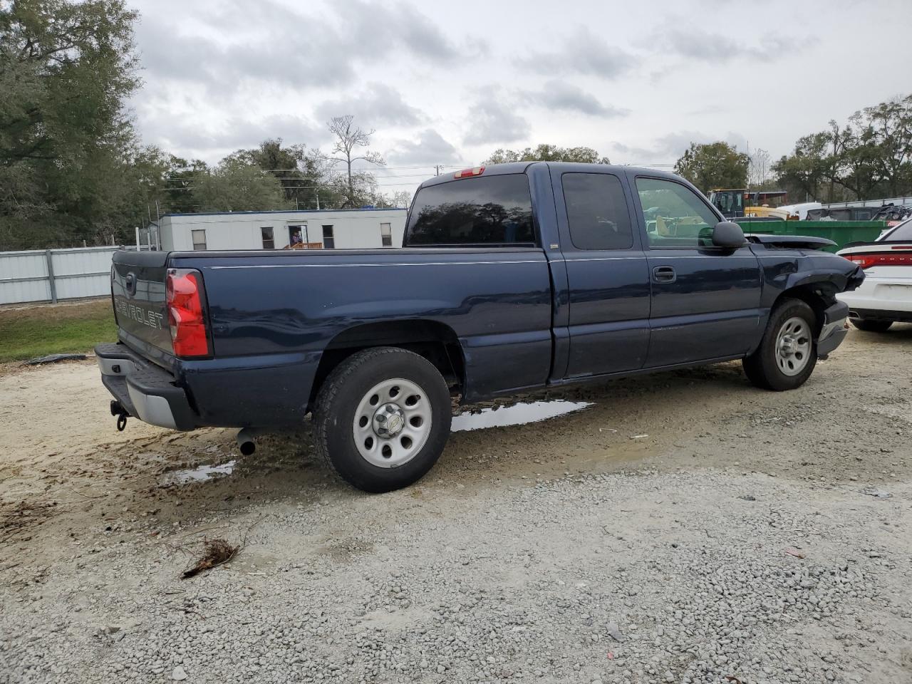 2005 Chevrolet Silverado - Image 3