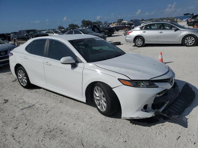  TOYOTA CAMRY 2018 Biały