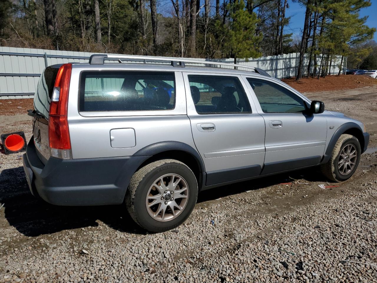2005 Volvo XC70 - Image 3