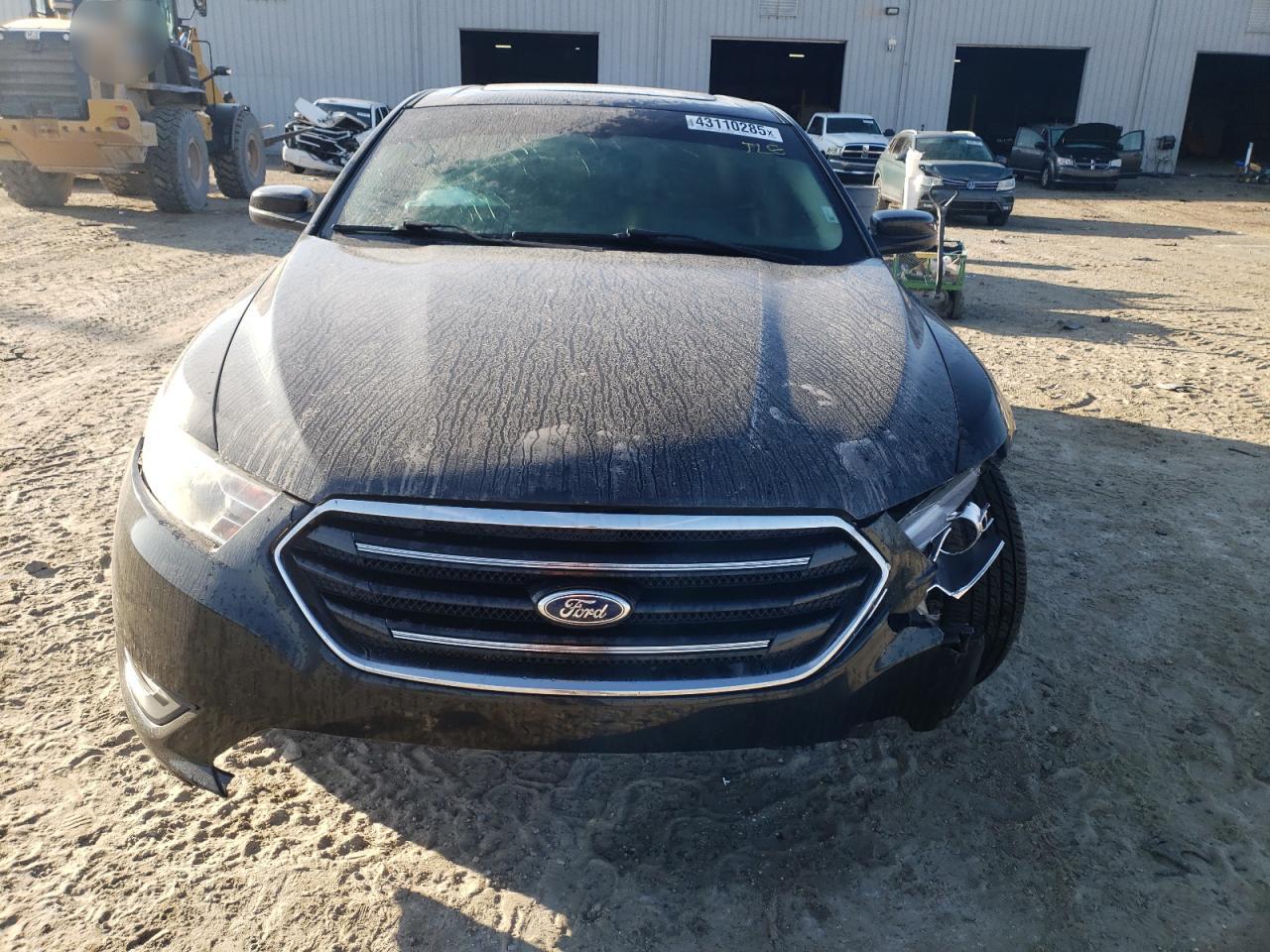 2014 Ford Taurus - Image 5
