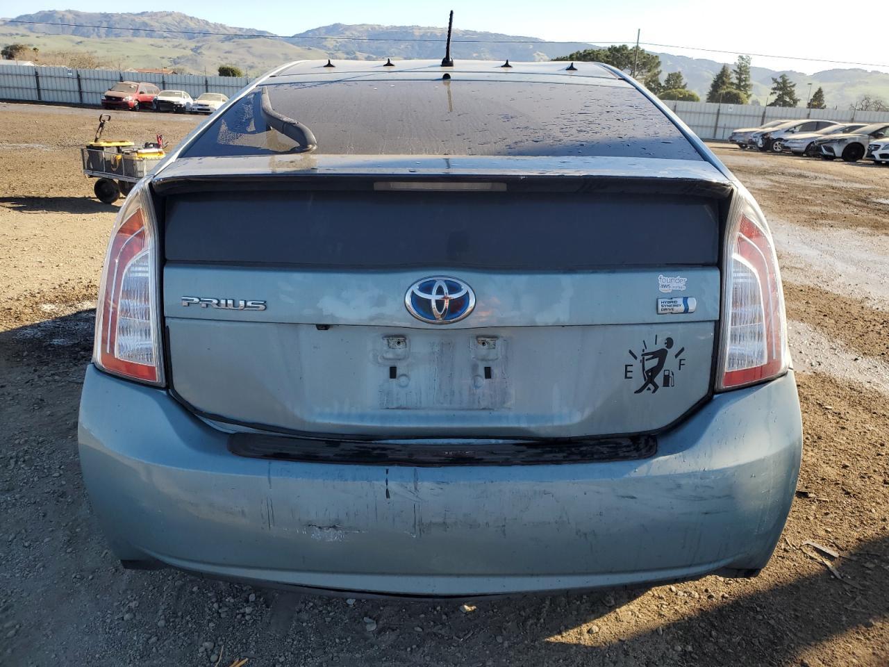2015 Toyota Prius - Image 6