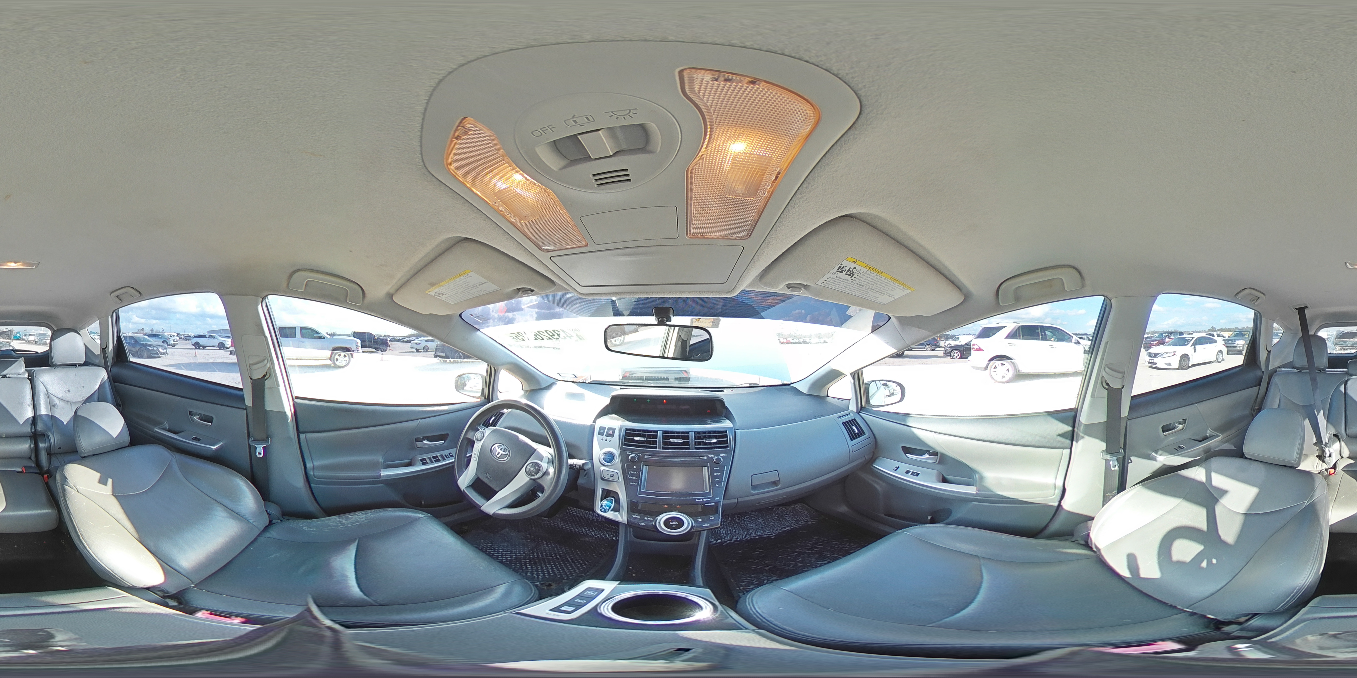 2013 Toyota Prius - Image 13