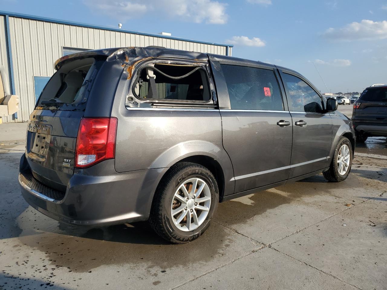 2019 Dodge Caravan - Image 3