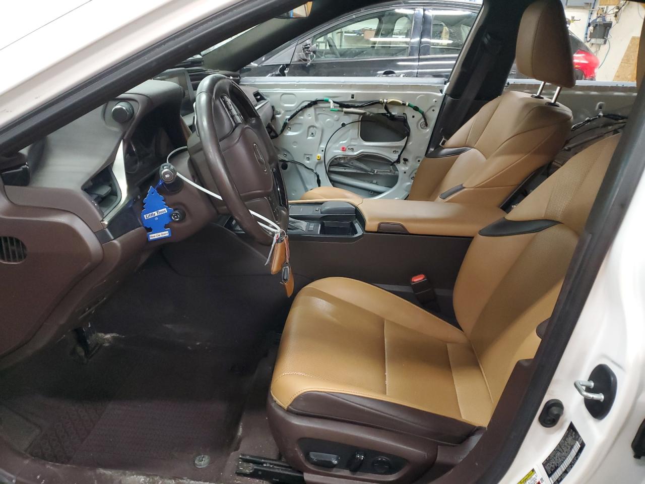 2020 Lexus ES - Image 7